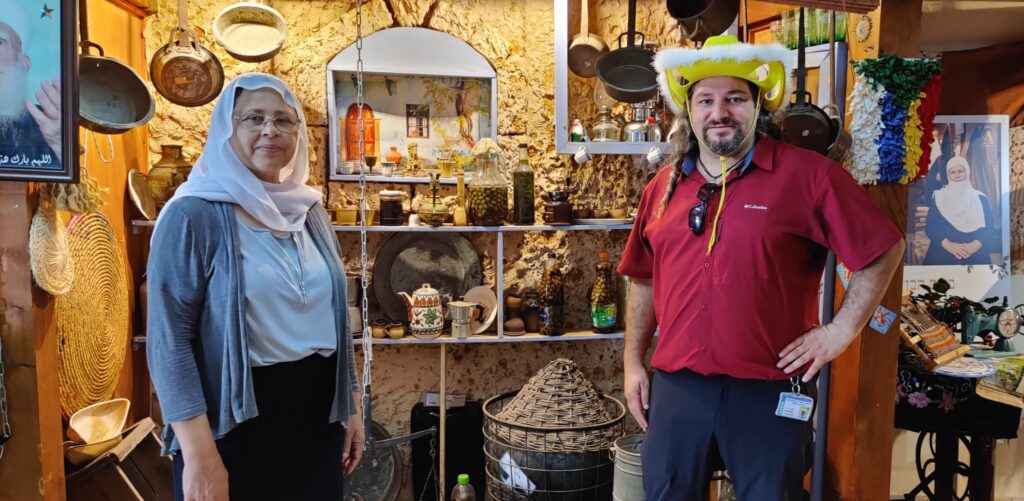 דניאל סיגלוב - מורה דרך ומומחה לעדה הדרוזית מתארח אצל נוול קייס במרכז המורשת הדרוזית בעספיא